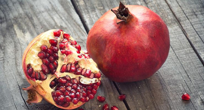 How Pomegranate Oil helps your skin
