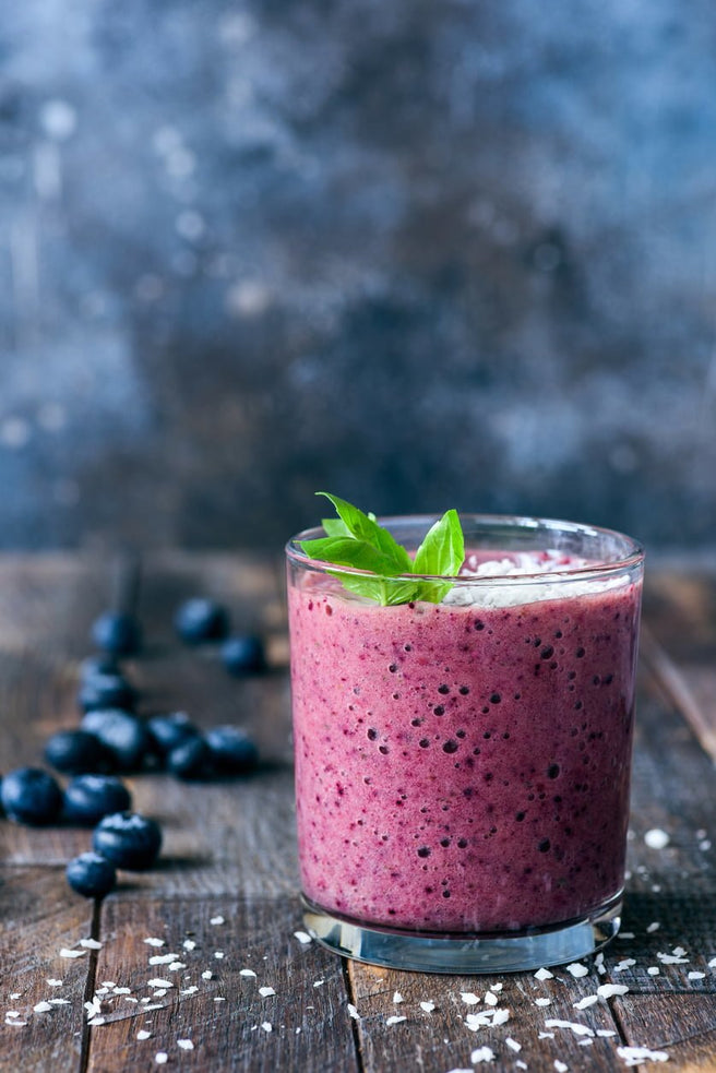 Spicy blueberry mint and ginger smoothie